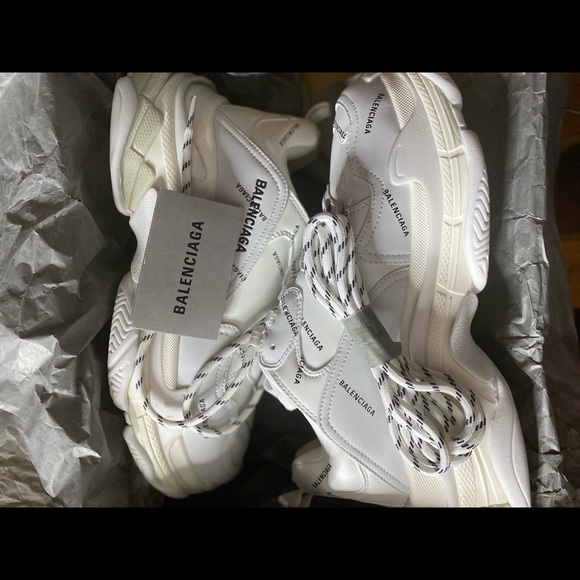 Balenciaga triple S main image 4
